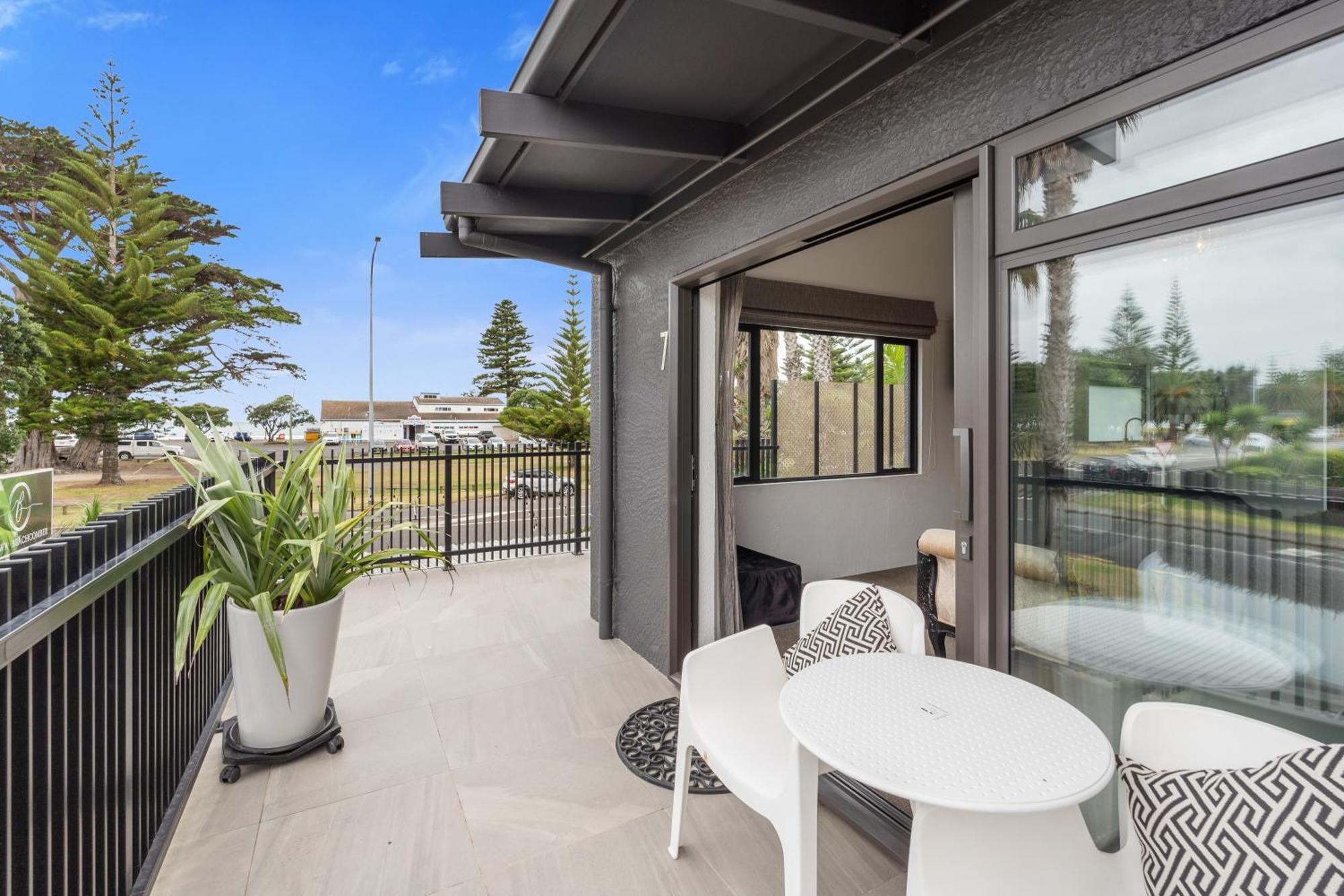 Orewa Beachcomber Esterno foto